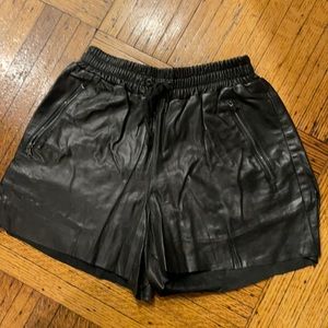 Leather Short Kenneth Cole Black label